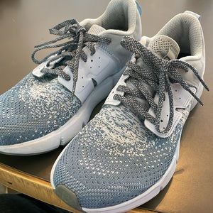 Salomon Women’s Sneakers Predict Soc Size 8.